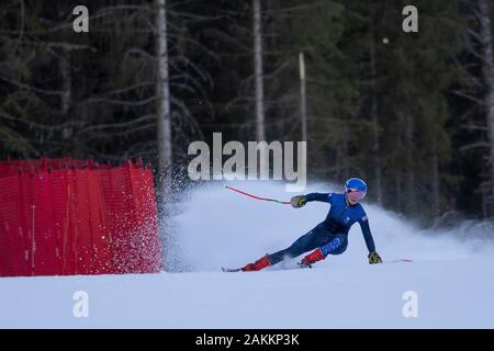 Team GB alpine Skierin, Sophie Foster (16) beim offiziellen Training des Super G bei den Jugend-Olympischen Spielen in Lausanne 2020 am 09. Januar 2020. Stockfoto