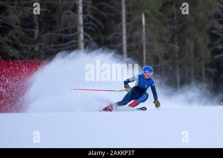 Team GB alpine Skierin, Sophie Foster (16) beim offiziellen Training des Super G bei den Jugend-Olympischen Spielen in Lausanne 2020 am 09. Januar 2020. Stockfoto