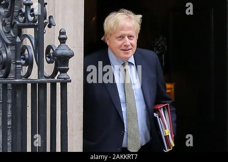 Der britische Premierminister, Boris Johnson Blätter Downing Street Nr.10 für Häuser des Parlaments in London. Stockfoto