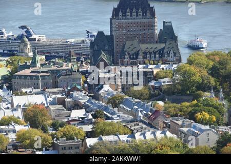 Vom Observatoire de la Capitale, Ville de Quebec, Quebec, Kanada, Blick auf Quebec City, den Saint Lawerence River und die Umgebung Stockfoto