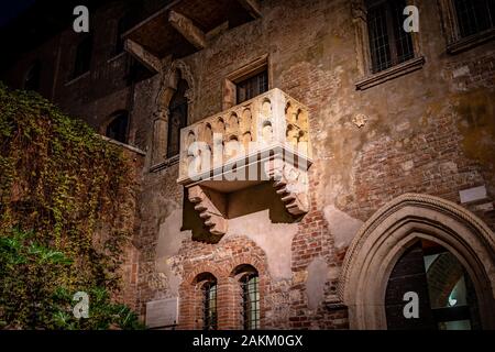 Verona, Italien - das Haus der Julia und Museum, mit einem Stein Balkon, sagte Shakespeare inspiriert zu haben Stockfoto