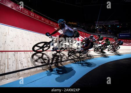 Bremen, Deutschland. 09 Jan, 2020. Radfahren: Bremer 6-Tage Rennen: Die Fahrer tun, um ihre ersten Runden der 56. Bremer Sixdays. Credit: Sina Schuldt/dpa/Alamy leben Nachrichten Stockfoto