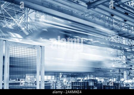 Auto Produktionslinie, Facharbeiter arbeiten angespannt. Stockfoto