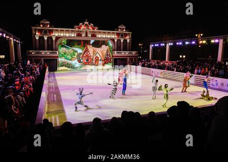 Moskau, Ice Ballet ist ein Höhepunkt der Reise zu Weihnachten Festival hier ab 31.12.13. 31 Jan, 2020. Künstler in der Snow White Ice ballet Show in Moskau, Russland, Jan. 9, 2020. Ice Ballet ist ein Höhepunkt der Reise zu Weihnachten Festival hier ab Dez. 13, 2019 zum 31.01.2020. Quelle: Maxim Chernavsky/Xinhua/Alamy leben Nachrichten Stockfoto