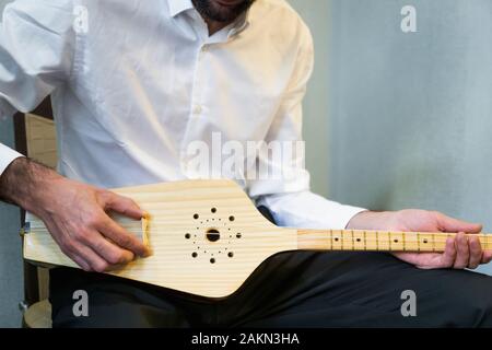 (Fanduri panduri) Close-up panduri ist eine traditionelle Georgische 3-string Zupfinstrument in allen Regionen des Östlichen Georgien Stockfoto