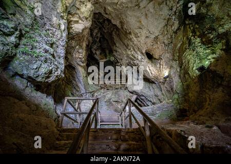 Zimmer in der Höhle im Schloss Predjama, Slowenien Stockfoto