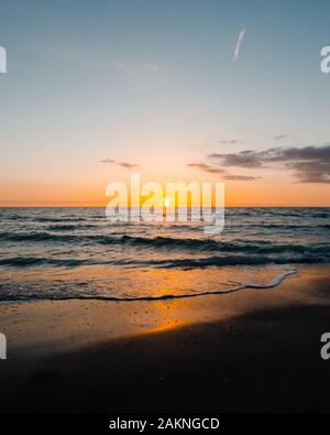Sonnenuntergang über dem Golf von Mexiko in Indian Rocks Beach, Florida, USA Stockfoto