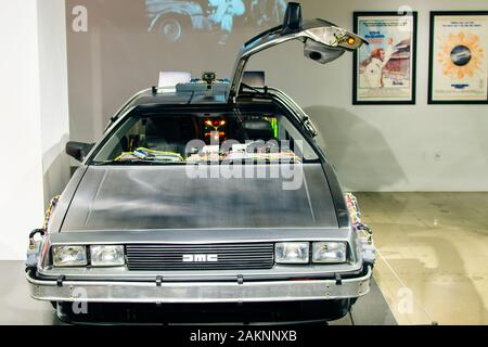 Los Angeles, CA - Juli 2019 Zurück in die Zukunft DeLorean am Petersen Automotive Museum. Stockfoto