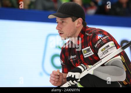 London, Ontario, Kanada. 9. Januar, 2020. Und der Western fair Sports Complex host die 2020 OK Reifen & BKT Reifen Continental Cup in einem 4-tägigen Turnier. Nach dem ersten Tag der Europäer spielen eine dominierende 7-2 Leitung über die Kanadier. Team Kanada Mathew Camm aus Toronto Ontario spielen für Team Epping Lukas Durda/Alamy Leben Nachrichten. Stockfoto