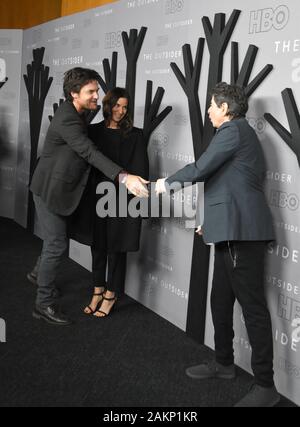 Los Angeles, Kalifornien, USA, 9. Januar 2020 Executive Producer/Director Jason Bateman, Frau Amanda Anka und Executive Producer/writer Richard Preis besuchen HBO "der Außenseiter" Premiere am 9. Januar 2020 bei der DGA-Theater in Los Angeles, Kalifornien, USA. Foto von Barry King/Alamy leben Nachrichten Stockfoto