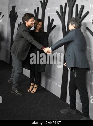 Los Angeles, Kalifornien, USA, 9. Januar 2020 Executive Producer/Director Jason Bateman, Frau Amanda Anka und Executive Producer/writer Richard Preis besuchen HBO "der Außenseiter" Premiere am 9. Januar 2020 bei der DGA-Theater in Los Angeles, Kalifornien, USA. Foto von Barry King/Alamy leben Nachrichten Stockfoto