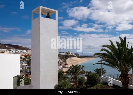 Moderne Glockenturm der Kirche der Madonna von Karmel in Morro Jable, Jandia Halbinsel, Fuerteventura, Kanarische Inseln, Spanien, Europa Stockfoto