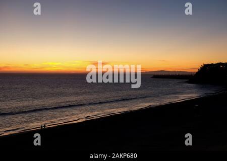 Blick auf den Strand von Jandia Playa nach Sonnenuntergang in Morro Jable, Jandia Halbinsel, Fuerteventura, Kanarische Inseln, Spanien, Europa. Stockfoto