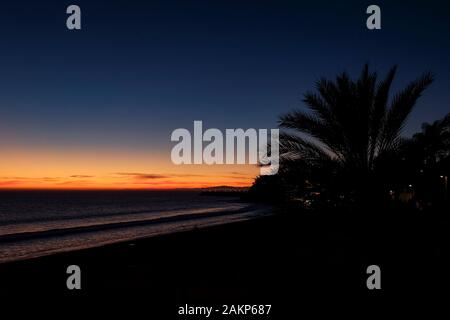 Blick auf den Strand von Jandia Playa nach Sonnenuntergang in Morro Jable, Jandia Halbinsel, Fuerteventura, Kanarische Inseln, Spanien, Europa. Stockfoto