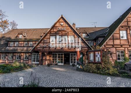 Luneberg, Deutschland - Nov 10, 2019: Typisch deutsche Restaurant in Heide Woodland Stockfoto