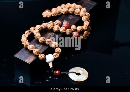 Ein Streifen von Jade Anhänger Nussbaum hand-Serie bietet Stockfoto