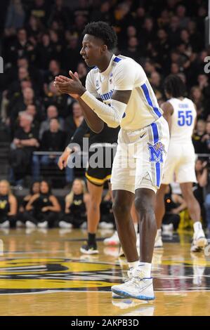 Wichita, Kansas, USA. 09 Jan, 2020. Memphis Tigers guard Damion Baugh (10) begrüßt die Bemühungen der Verteidigung während der NCAA Basketball Spiel zwischen der Memphis Tigers und die Wichita State Shockers an Charles Koch Arena in Wichita, Kansas. Kendall Shaw/CSM/Alamy leben Nachrichten Stockfoto