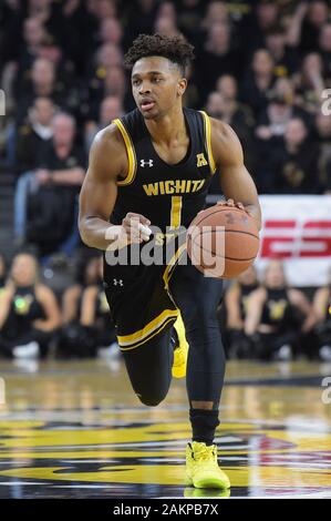 Wichita, Kansas, USA. 09 Jan, 2020. Wichita Zustand Shockers guard Tyson Etienne (1) bringt die Kugel oben Gericht während der NCAA Basketball Spiel zwischen der Memphis Tigers und die Wichita State Shockers an Charles Koch Arena in Wichita, Kansas. Kendall Shaw/CSM/Alamy leben Nachrichten Stockfoto