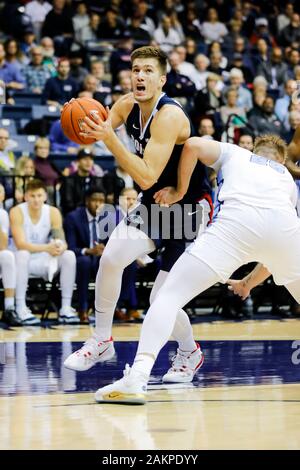 Januar 9, 2020: NCAA Basketball 2020: Gonzaga Bulldogs freuen Filip Petrusev (3) Laufwerke mit dem Korb in der ersten Hälfte gegen San Diego Toreros JAN 09 @ Jenny Craig Pavillon - San Diego, CA. Photo Credit: Michael Cazares/Cal Sport Media Stockfoto