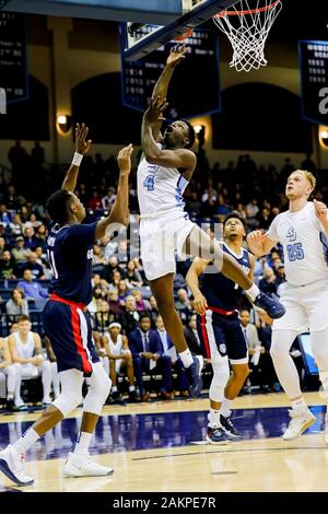 Januar 9, 2020: NCAA Basketball 2020: San Diego Toreros guard Sabry Philip (4) Laufwerke an den Korb für ein up lag in der zweiten Hälfte gegen den Gonzaga Bulldogs JAN 09 @ Jenny Craig Pavillon - San Diego, CA. Photo Credit: Michael Cazares/Cal Sport Media Stockfoto