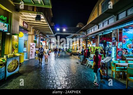 Bangkok, Thailand - 30. Oktober 2019: Asiatique The Riverfront in Bangkok Night Shopping am Basar am Fluss. Stockfoto