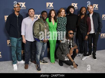 Los Angeles, USA. 09 Jan, 2020. (L - R) DAVE Besetzung & Crew - Travis Bennett, Jeff Schaffer, Kevin Hart, Christine Hill, GaTa, Taylor Misiak, Dave Burd, Saladin K. Patterson, und Andrew Santino am FX Networks Winter TCA Starwalk im Langham Huntington in Pasadena, CA am Donnerstag, 9. Januar 2020 statt. (Foto durch Sthanlee B. Mirador/Sipa USA) Credit: Sipa USA/Alamy leben Nachrichten Stockfoto