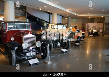 Athen, Griechenland - Dec 22, 2019: Innenansicht der Republik Griechenland Motor Museum in Athen Stadt. Sammlung der alten Zeit klassische Automobile aus der ganzen Welt Stockfoto