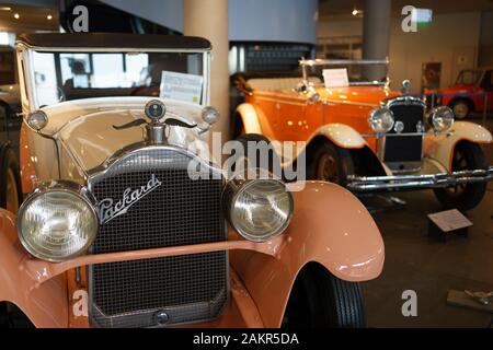 Athen, Griechenland - Dec 22, 2019: Innenansicht der Republik Griechenland Motor Museum in Athen Stadt. Sammlung der alten Zeit klassische Automobile aus der ganzen Welt Stockfoto