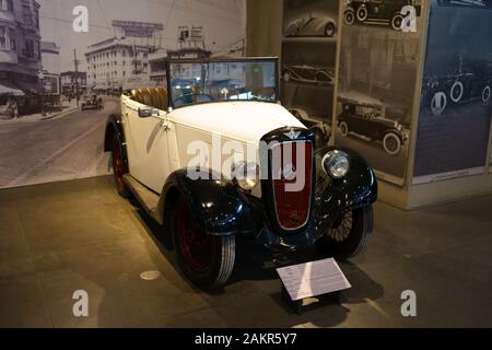 Athen, Griechenland - Dec 22, 2019: Innenansicht der Republik Griechenland Motor Museum in Athen Stadt. Sammlung der alten Zeit klassische Automobile aus der ganzen Welt Stockfoto