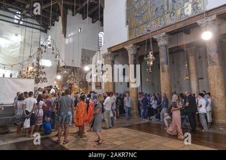 Ab Pilger, Geburtskirche rechts, Bethlehem, Israel Stockfoto