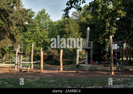 Wien, ÖSTERREICH - 05. September 2019: Spielplatz im Wiener Park im Sommer Stockfoto