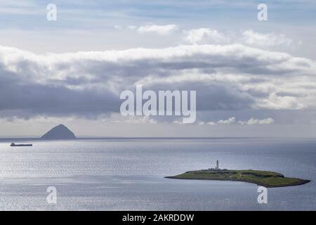 Blick auf Ailsa Craig aus Arran Stockfoto