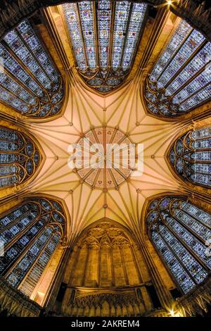 Die Kapitel House, York Minster, Großbritannien wurde zwischen 1285-86 errichtet, aber die bemalte Decke stammt aus dem Jahr 1798. Stockfoto