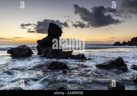 Sonnenuntergang am Fonsalia, vulkanischen Küstenlinie bei Ebbe, Teneriffa, Kanarische Inseln, Spanien Stockfoto