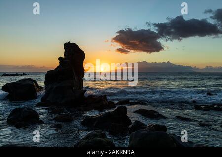 Sonnenuntergang am Fonsalia, vulkanischen Küstenlinie bei Ebbe, Teneriffa, Kanarische Inseln, Spanien Stockfoto