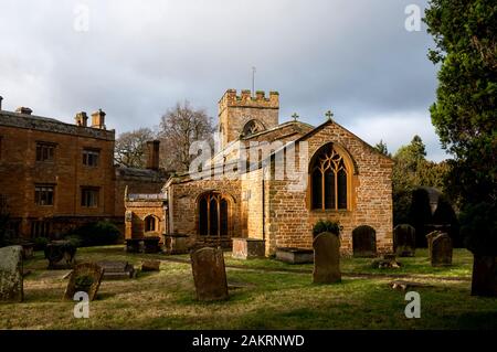 St. Peter und St. Paul's Kirche im Winter, Brockhall, Northamptonshire, England, Großbritannien Stockfoto
