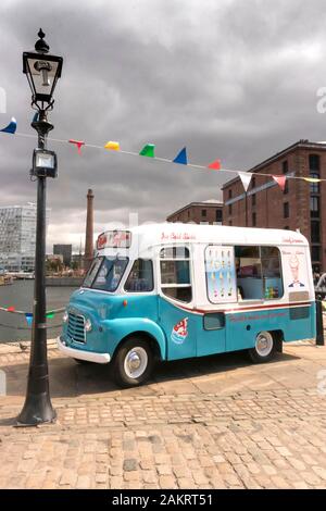 Vintage Commer ice cream van in Liverpool, Großbritannien Stockfoto