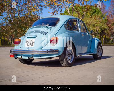 Montmelo, SPANIEN - 30. NOVEMBER 2019: 1973 Volkswagen Käfer (Kafer, Bug) 1303 (Typ 1), Rückansicht Stockfoto