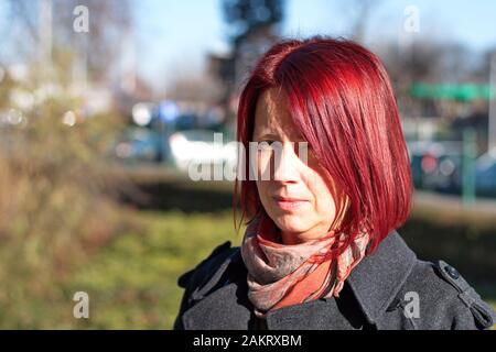 Porträt der jungen rothaarigen Frau Stockfoto