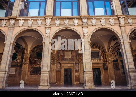 Archiginnasio in Bologna Universität Gebäude, die älteste Universität der Welt in Bologna, Hauptstadt und größte Stadt der Region Emilia Romagna, Italien Stockfoto