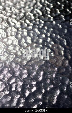 Nahaufnahme von gedimmtem Glas mit Sonnenschein und Schatten Stockfoto