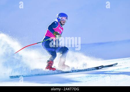 LAUSANNE, Schweiz. 10. Jan 2020. Sophie Fördern von Großbritannien konkurriert in Ski Alpin: Super-G der Frauen während der Lausanne 2020 Youth Olympic Games in der Vaudoise Arena am Freitag, den 10. Januar 2020. LAUSANNE, Schweiz. Credit: Taka G Wu/Alamy leben Nachrichten Stockfoto