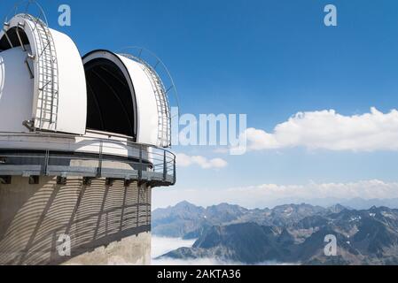 Der Pic du Midi Observatorium auf dem Gipfel des Pic du Midi de Bigorre der französischen Pyrenäen. Stockfoto