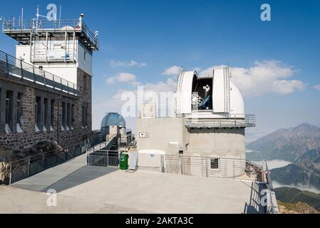 Der Pic du Midi Observatorium auf dem Gipfel des Pic du Midi de Bigorre der französischen Pyrenäen. Stockfoto