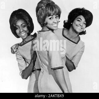 Die blüten Werbefoto der amerikanischen Vocal group in 1966. Von links: Darlene Liebe, Fanita James, Jean König. Stockfoto