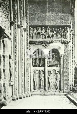 Der byzantinischen und romanischen Architektur. Abb. 92. und die Apsiden sind mit semi-Kuppeln abgedeckt. Die doorsoften haben Skulptur, manchmal von Marmor, ausgeführt, Ina weniger groteske Art und Weise als zeitgenössische Arbeiten in Thenorth. Nur gelegentlich als in S. und S. Bertrand thefigures sind wirklich sehr gut. Aventin die Kirche des Bergdorfes S. Aventin (Abb. 92) ist ein großer Gebäude, mit einem zentralen und Platte CXI. South Portal - MOISSAC CH. Xxi] FRANKREICH - TOULOUSE Sy auch ein Western Tower, sowohl von Windows durchbohrt withmid-wand Wellen. Es ist eine dreischiffige Kirche, basilican thenave Tonnengewölbe wit Stockfoto