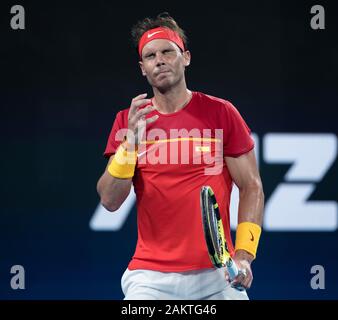 Sydney, Australien. 10 Jan, 2020. Rafael Nadal von Spanien reagiert beim ATP-Cup Viertelfinale Spiel gegen David Goffin von Belgien in Sydney, Australien, Jan. 10, 2020. Credit: Zhu Hongye/Xinhua/Alamy leben Nachrichten Stockfoto