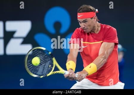 Sydney, Australien. 10 Jan, 2020. Rafael Nadal von Spanien steht beim ATP-Cup Viertelfinale Spiel gegen David Goffin von Belgien in Sydney, Australien, Jan. 10, 2020. Credit: Zhu Hongye/Xinhua/Alamy leben Nachrichten Stockfoto
