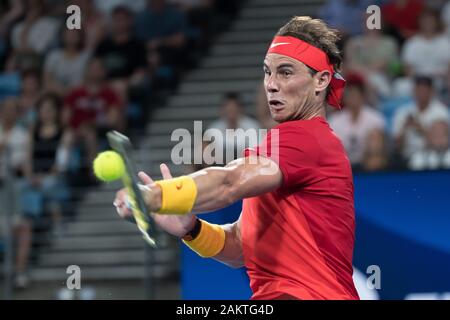 Sydney, Australien. 10 Jan, 2020. Rafael Nadal von Spanien steht beim ATP-Cup Viertelfinale Spiel gegen David Goffin von Belgien in Sydney, Australien, Jan. 10, 2020. Credit: Zhu Hongye/Xinhua/Alamy leben Nachrichten Stockfoto