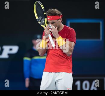 Sydney, Australien. 10 Jan, 2020. Rafael Nadal von Spanien reagiert beim ATP-Cup Viertelfinale Spiel gegen David Goffin von Belgien in Sydney, Australien, Jan. 10, 2020. Credit: Zhu Hongye/Xinhua/Alamy leben Nachrichten Stockfoto